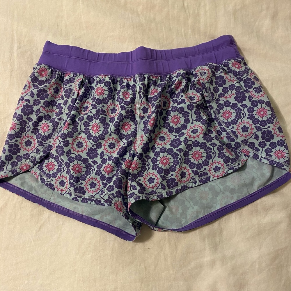Lululemon flower pattern Shorts size 8